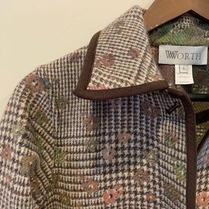 Mi-length wool coat.